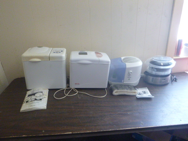 lot 29 image: Household Kitchen Items