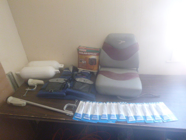 lot 33 image: MarineBoat Items