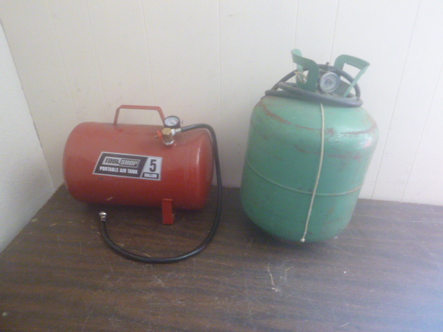 lot 36 image: Portable Air Tanks