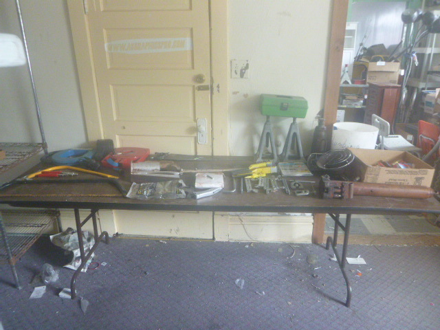 lot 50 image: Garage Items