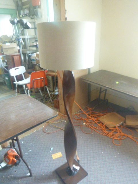 lot 81 image: Floor Lamp
