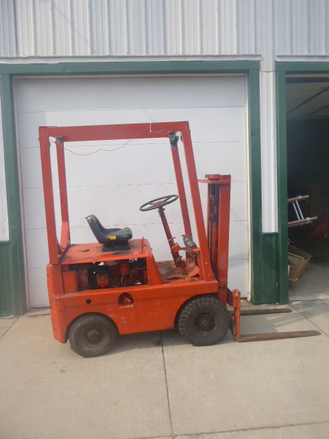 lot 2 image: Yale Forklift