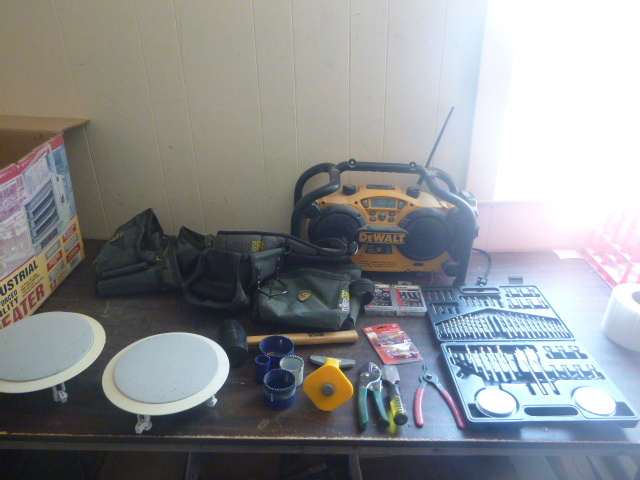 lot 93 image: Garage Items