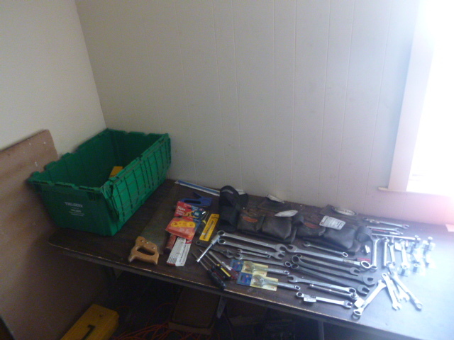 lot 94 image: Garage Items