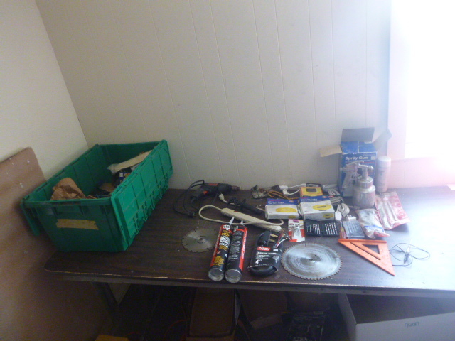 lot 95 image: Garage Items