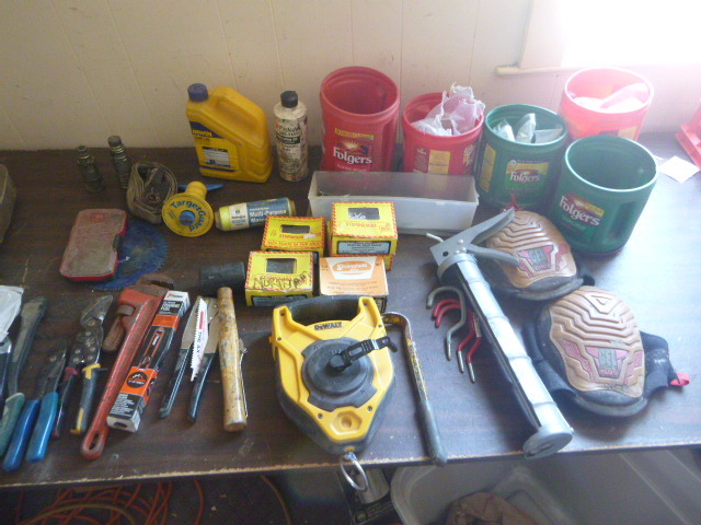 lot 97 image: Garage Items