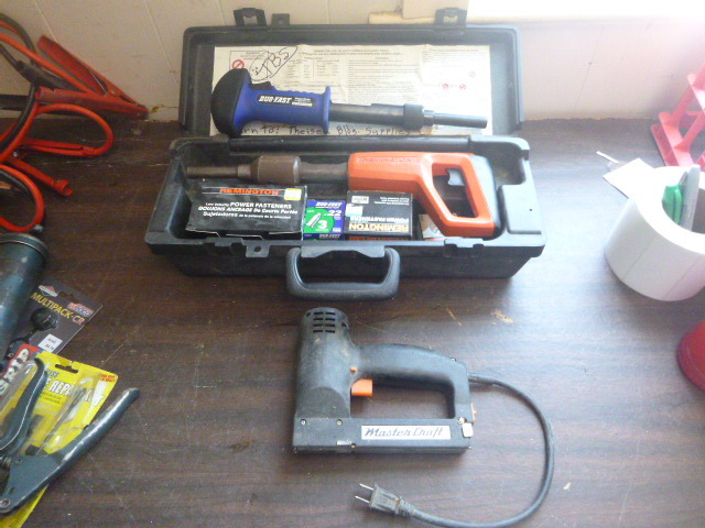 lot 98 image: Remington Low Velocity Powder Activated Tools