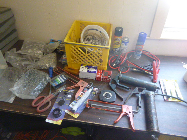 lot 99 image: Garage Items