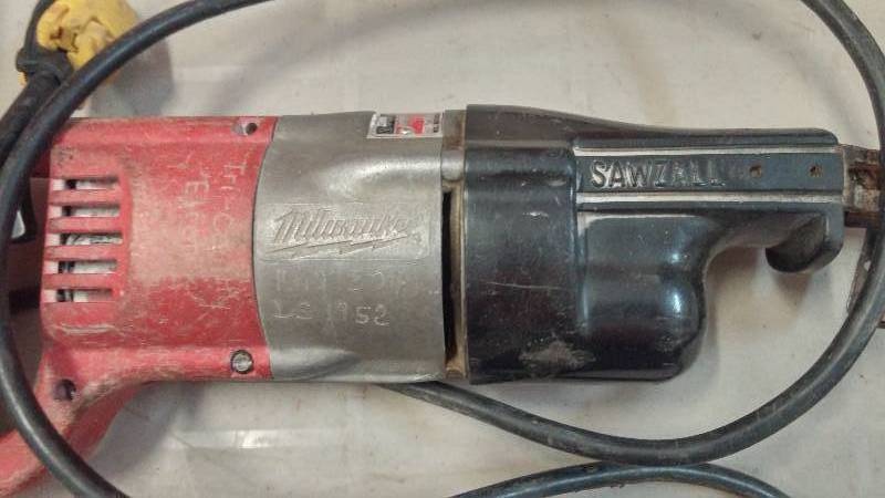 lot 151 image: Milwaukee Sawzall