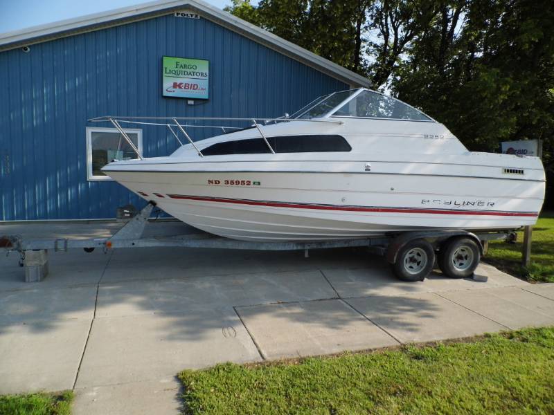 lot 6 image: 1995 Bayliner 2252 Capri