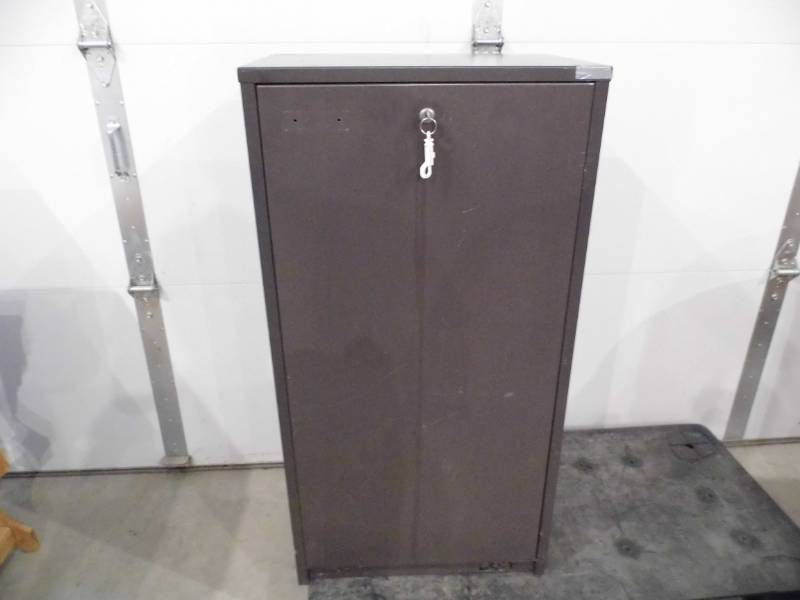 lot 17 image: Metal Component Rack - Tote