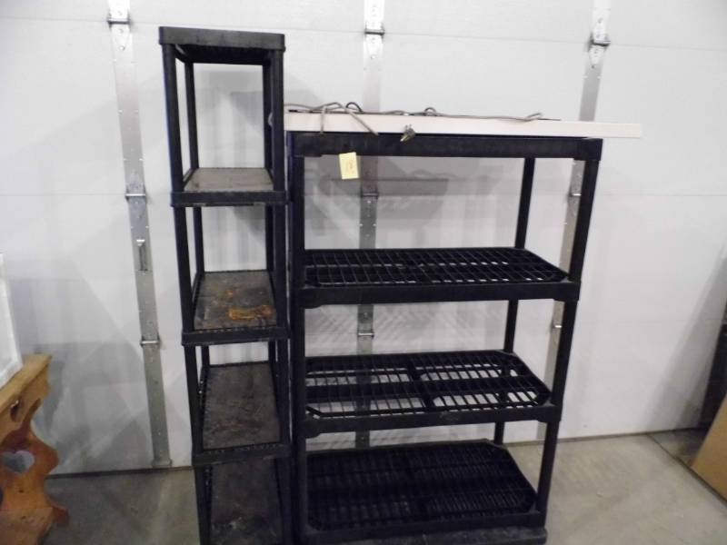 lot 18 image: Lot of 2 Shelves - 2 Lights