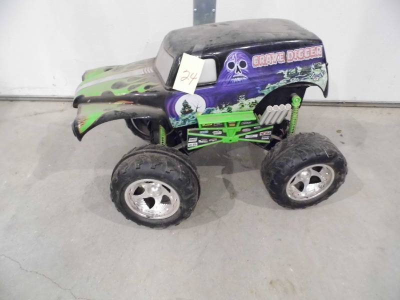 lot 24 image: RC Car