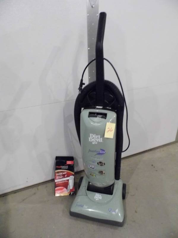 lot 26 image: Dirt Devil Vacuum