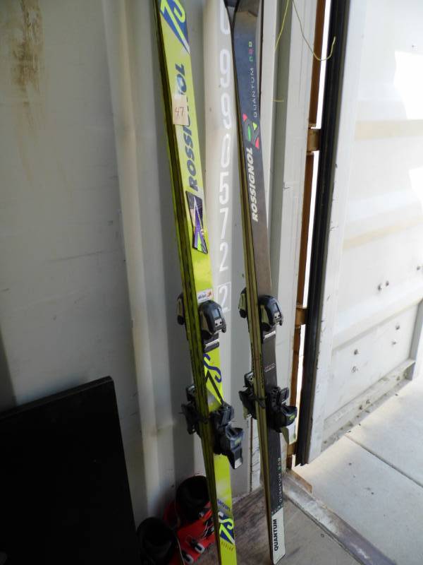 lot 47 image: 2 Pair of Skis - 1 Pair of Boots