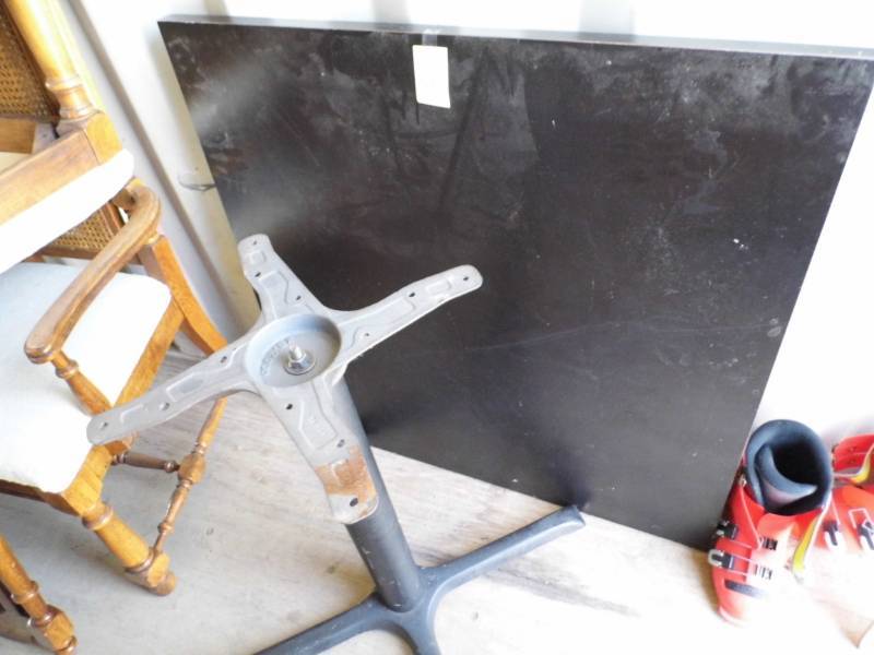 lot 48 image: Table