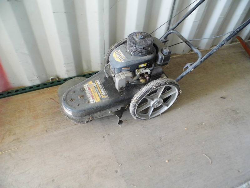 lot 61 image: Yard Machine Trimmer