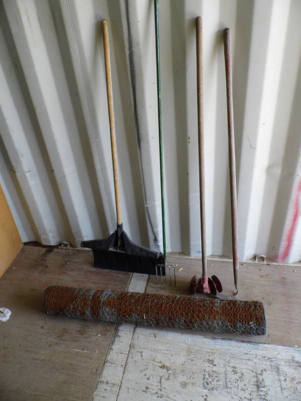 lot 64 image: Fishing Spear - Yard Tools