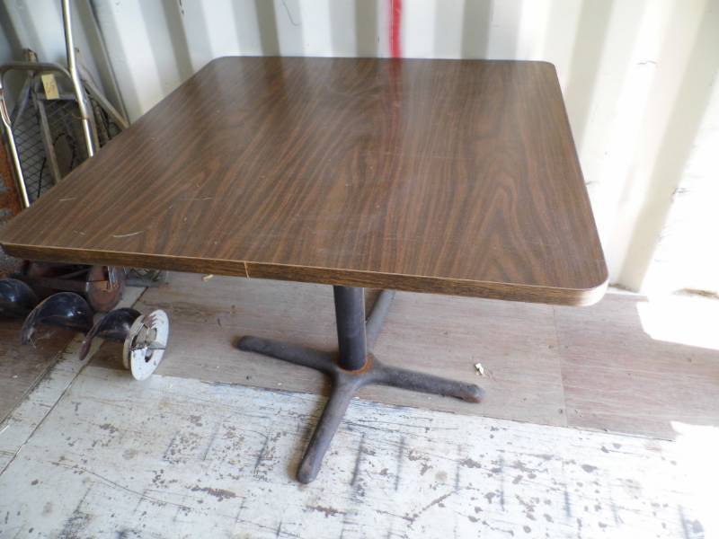 lot 68 image: Table