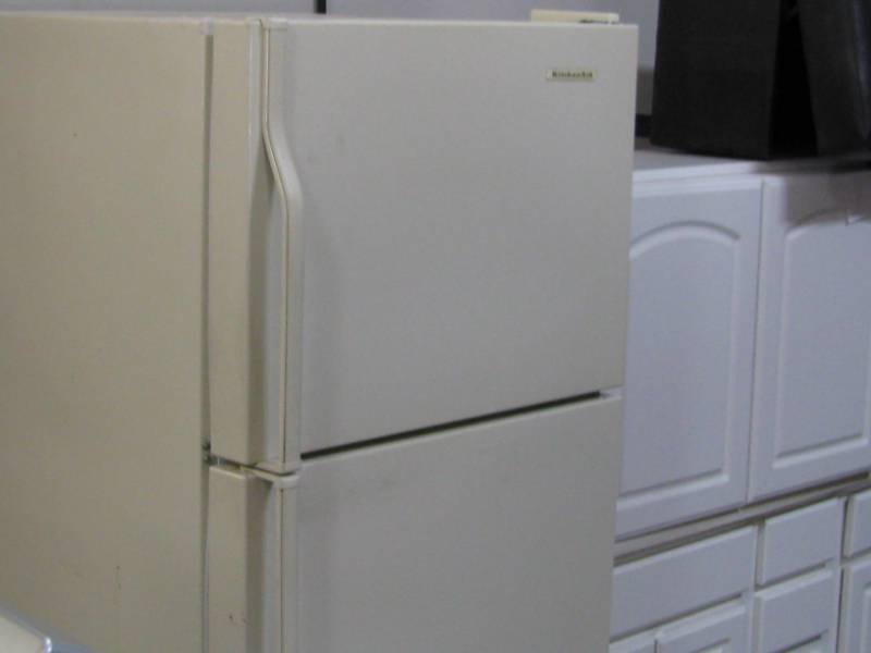 lot 3 image: KitchenAide Refrigerator