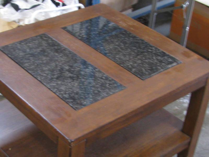 lot 11 image: End Table