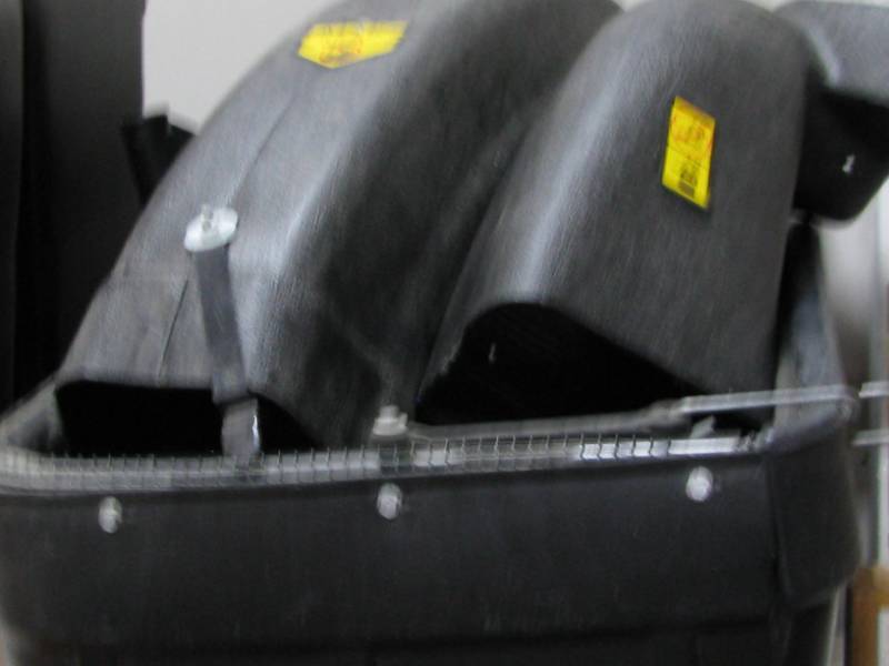 lot 17 image: Riding Lawn Mower Bagger