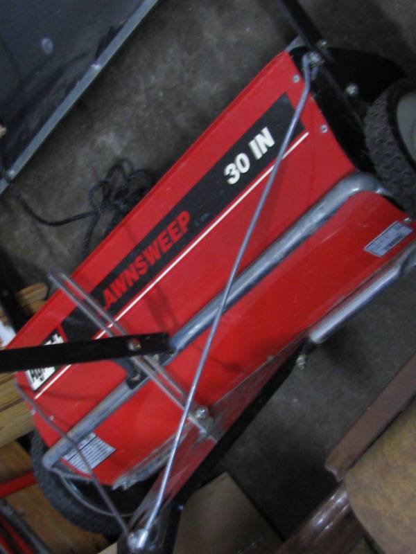 lot 18 image: Agri-Fab Lawn Sweeper