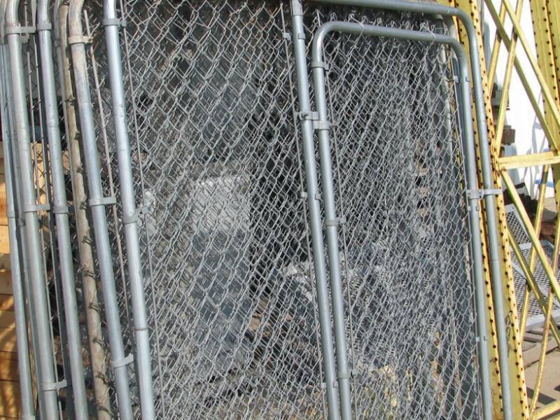lot 33 image: Dog Kennel