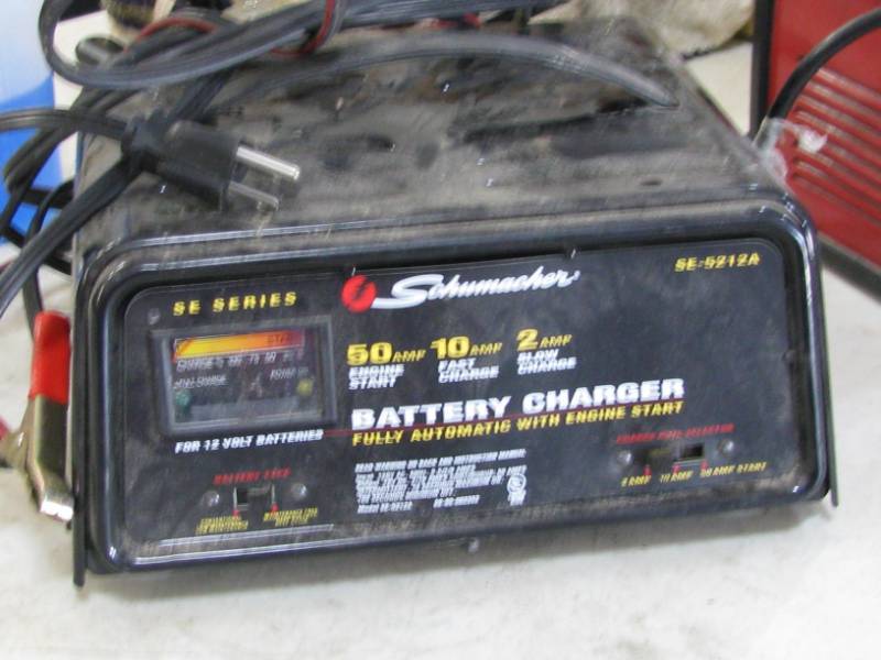 lot 48 image: Schumacher Battery Charger