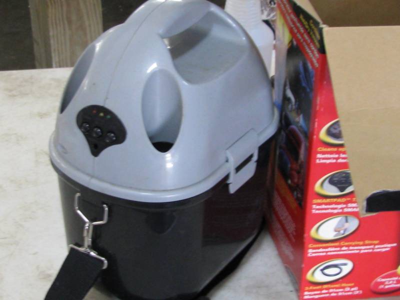 lot 51 image: Coleman Power Mate Vacuum