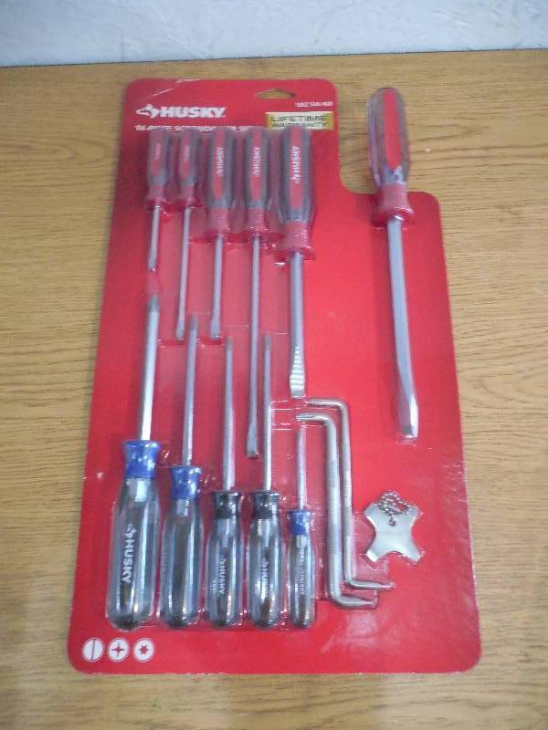 lot 42 image: Husky 14 Piece Screwdriver Set