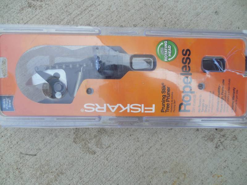 lot 53 image: Fiskars 54 in. EZ Reach Stik Tree Pruner