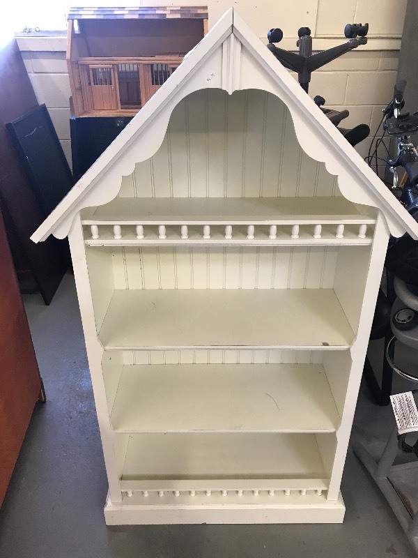 TOY  DOLL DISPLAY SHELF HOUSE