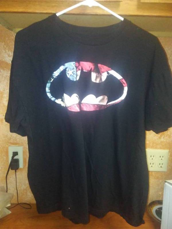 lot 454 image: Batman XL t-shirt