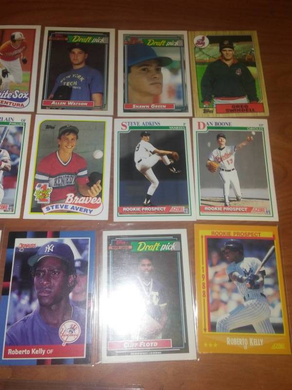 lot 465 image: 3 dozen rookie cards MLB and many Kenny Lofton cards