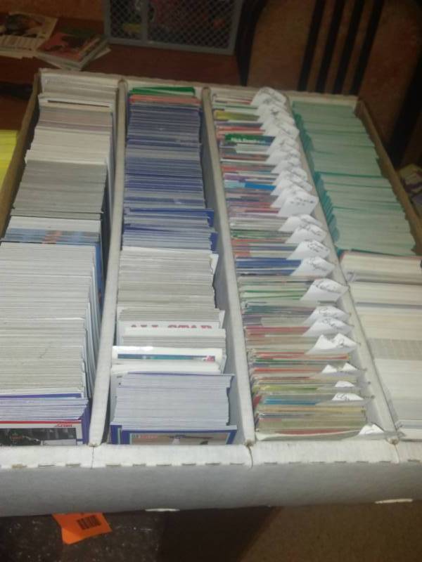 lot 467 image: 3000 cards MLB, NBA, NFL, NHL, Aikman McHale, Gwynn, Saragusa, Messier