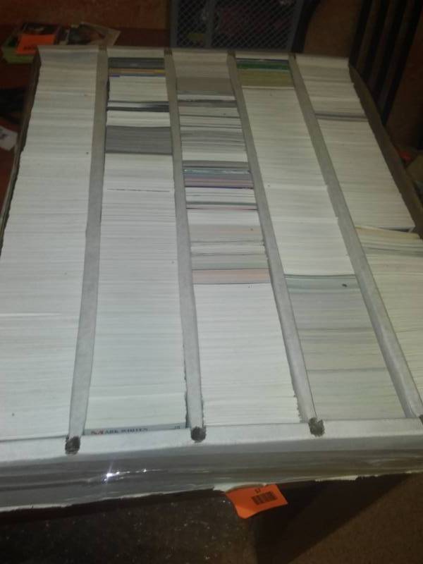 lot 468 image: 5000 cards mainly MLB and NFL many Superstars HOF