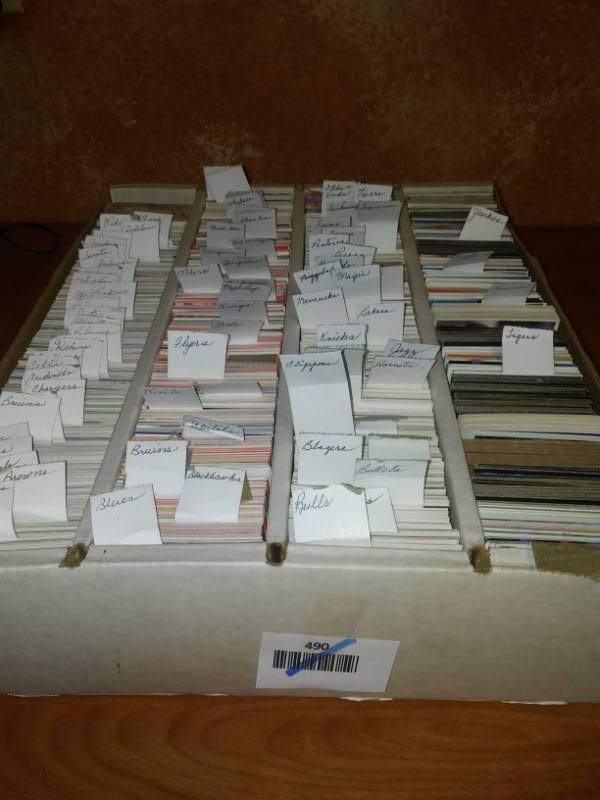lot 490 image: 2900 NHL, MLB, NBA, NHL card sorted by teams