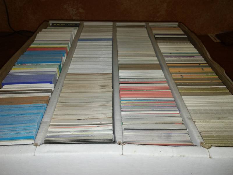 lot 524 image: 3000 MLB baseball cards mix of year and Companys