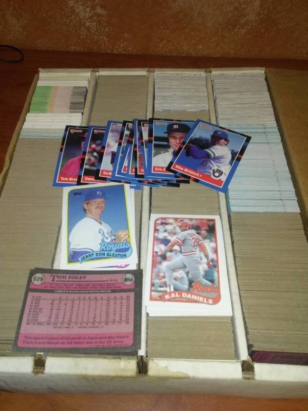 lot 525 image: 3000 MLB baseball cards