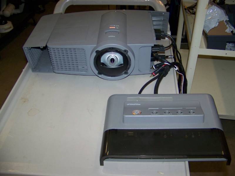 lot 2 image: SMART, Interactive White Board, Projector, Projector Mount, Pen Tray, PensEraser and Accessories