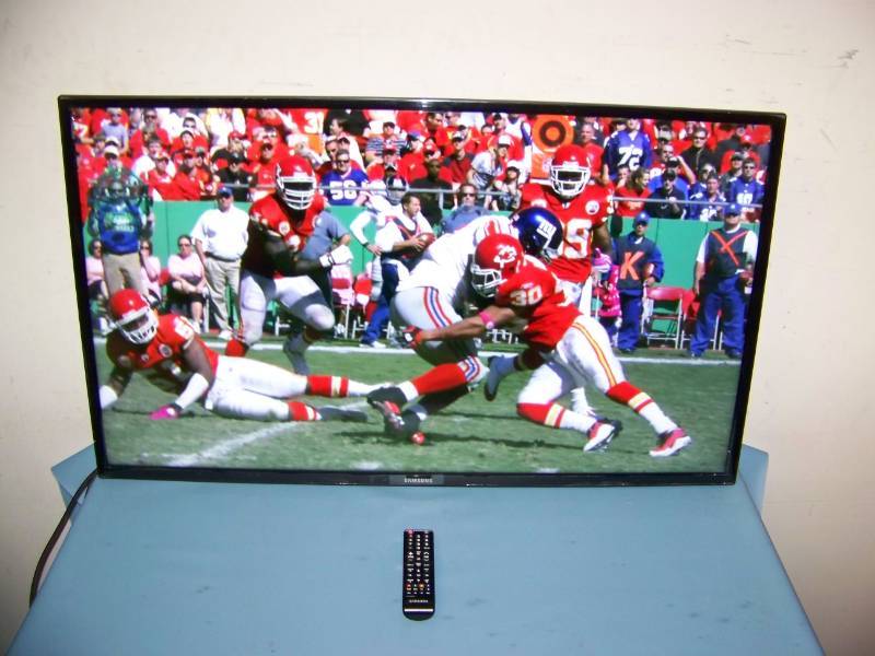 lot 3 image: 46, Samsung, Direct-Lit LED, 1080p, High Definition Display  Monitor with Remote Control - NEW in Original Box