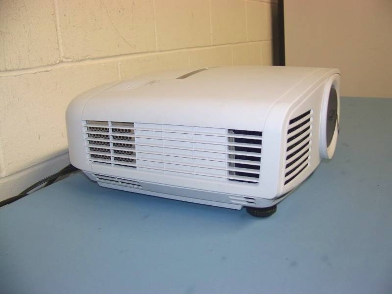 lot 21 image: Mitsubishi, WD2000, DLP Projector