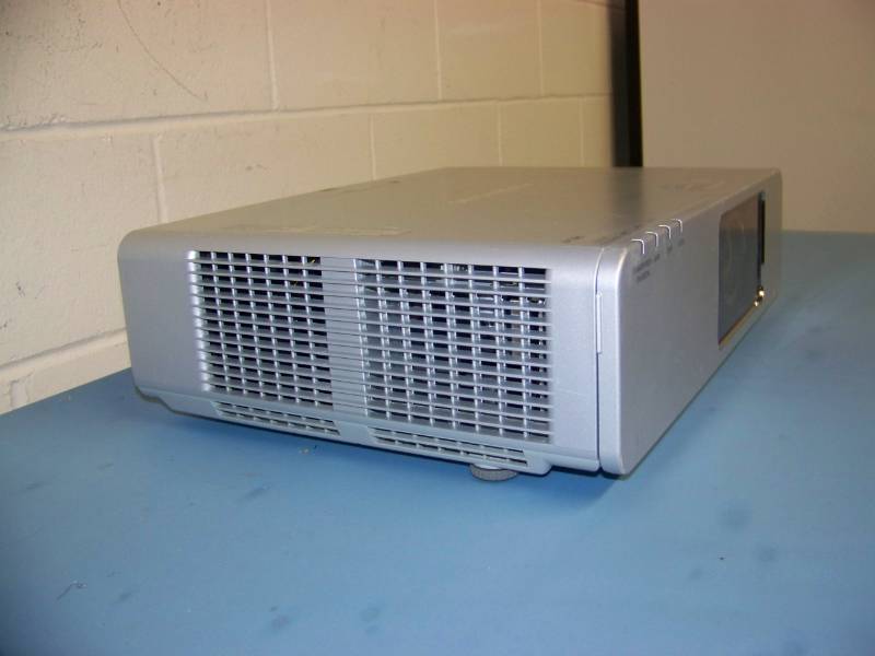 lot 19 image: Panasonic, PT-F200NTU, LCD Projector