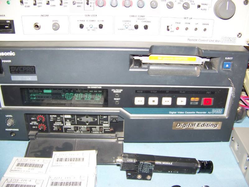 lot 87 image: Miscellaneous lot of Audio  Video Items