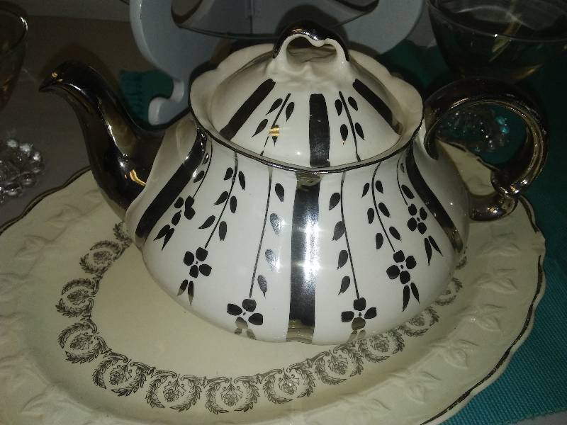 lot 5 image: Vintage Teapot, Sugar, Creamer and more, Hall