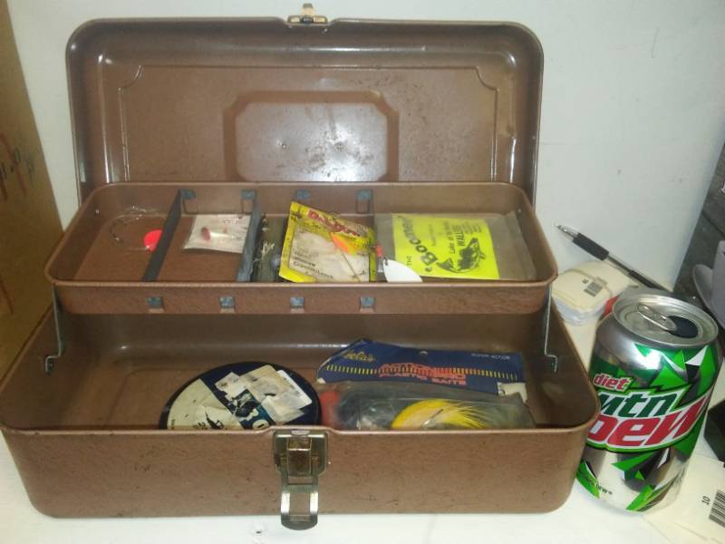 lot 10 image: Vintage tackle box includes contents
