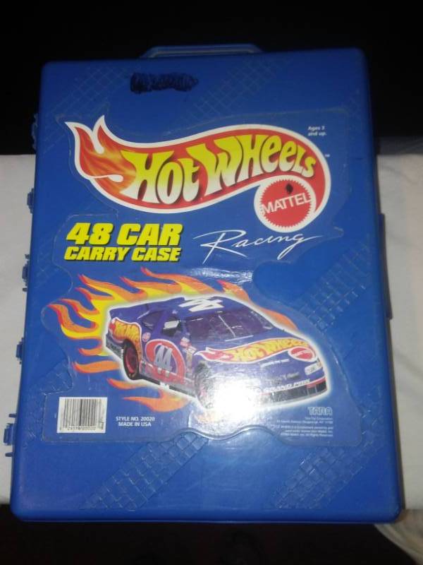 lot 15 image: Hot Wheels 48 Car carry case