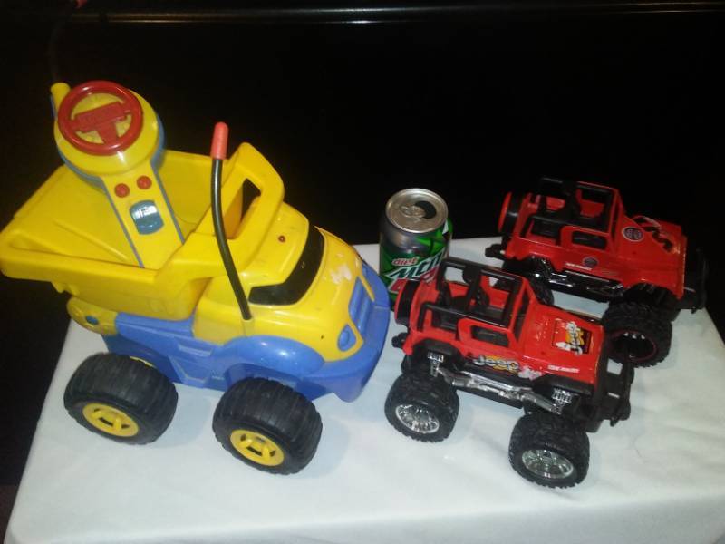lot 17 image: Tonka remote dump truck and more