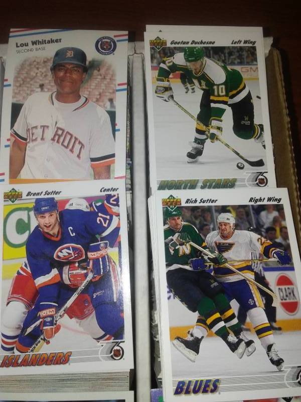 lot 82 image: 3000 Cards MLB, NFL, NHL variety